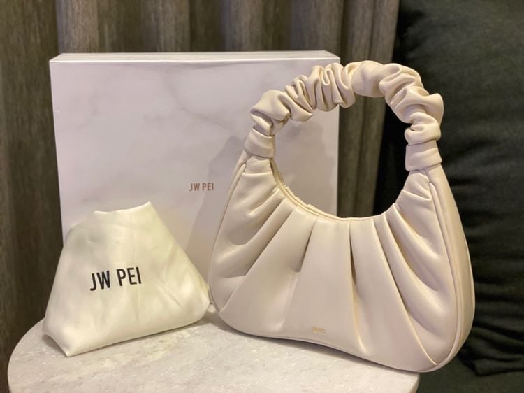 JW PEI กระเป๋า Gabbi - สีขาวครีม รูปที่ 1