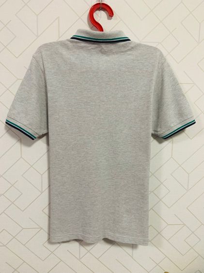 เสื้อโปโล FRED PERRY แท้ 💯 size M ขนาด อก 20 ยาว 27 นิ้ว สภาพใหม่มาก สีเทา ทรงสวย เนื้อผ้าดีมาก หายากน่าสะสมครับ รูปที่ 5
