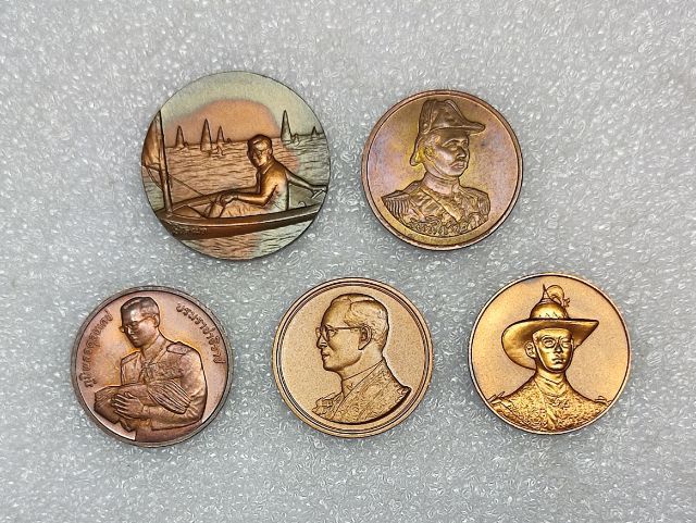 เหรียญในหลวง ร.5 , ร.9 เนื้อทองแดง รูปที่ 4