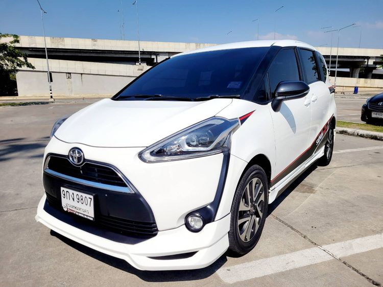Toyota Sienta 2017 1.5 V Sedan เบนซิน ไม่ติดแก๊ส เกียร์อัตโนมัติ ขาว รูปที่ 2