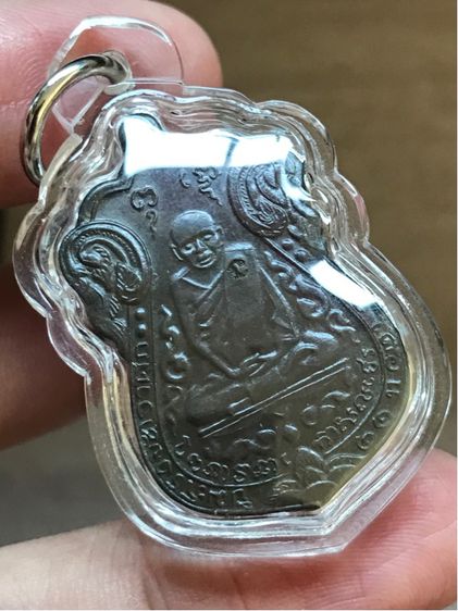 เหรียญ รุ่น มหามงคล หลวงปู่เอี่ยม วัดหนังราชวรวิหาร พ.ศ.๒๕๓๙ หลังยันต์ห้า (นิยม) เลี่ยมกันน้ำพร้อมบูชา สวยมากครับ รูปที่ 3