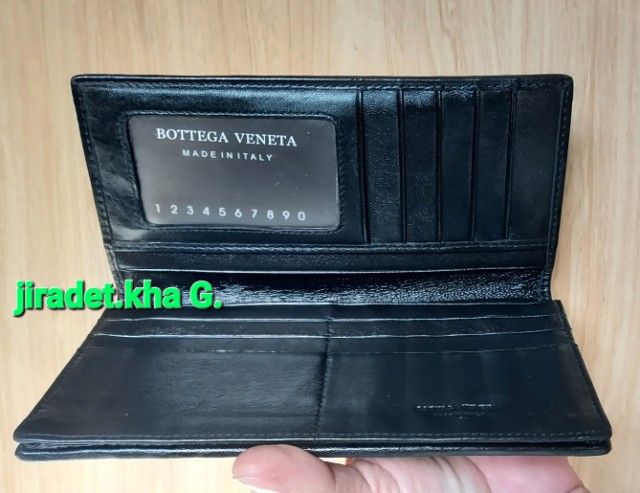กระเป๋าสตางค์ใบยาวแบรนด์ BOTTEGA VENETA สีดำ แบบ 2 พับ ขนาดสินค้าเพียง 19×9.5 CM. เป็นสินค้าแบรนด์แท้ MADE IN ITALY ไม่มีตำหนิ (Limited) รูปที่ 10