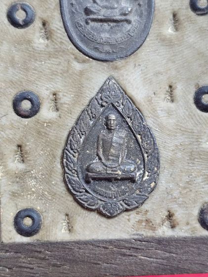 ภาพถ่ายหลวงปู่โต๊ะพิมพ์สองหน้าหลังฝังเหรียญ วัดประดู่ฉิมพลี พร้อมกรอบกระจกแขวนบูชา รูปที่ 6