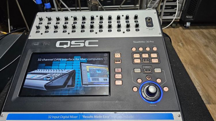 QSC TouchMix-30 Pro
 รูปที่ 3