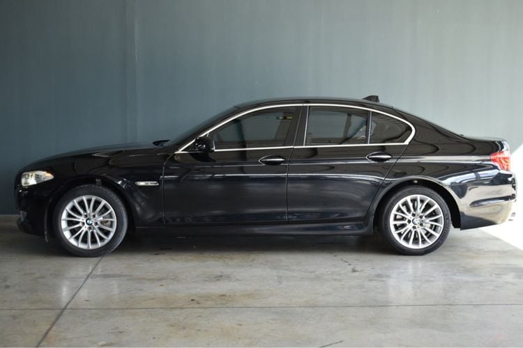 BMW Series 5 2013 520i Sedan เบนซิน ไม่ติดแก๊ส เกียร์อัตโนมัติ ดำ รูปที่ 4