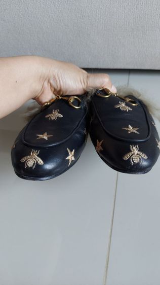 รองเท้า Gucci แตะสวม ขนๆ ไซส์ 36 รูปที่ 2
