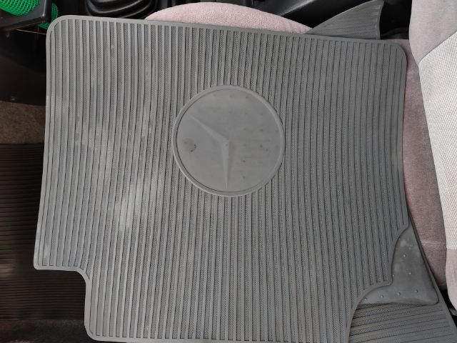 ผ้ายางเบนซ์แท้ จากโรงงาน แบบสีเทา สภาพดี ไม่มีฉีก ไม่มีสึก สำหรับปูในรถ 190E , w124, w202 ตรงยุคแบบออกห้าง รูปที่ 4