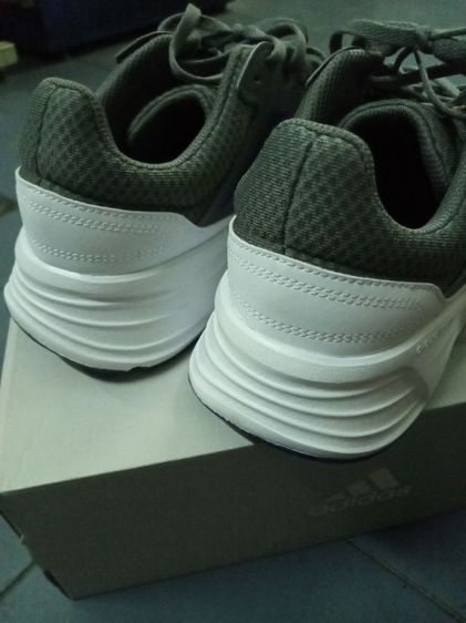 รองเท้า adidas Galaxy 6 สีเทา เบอร์ 9.5 รูปที่ 3