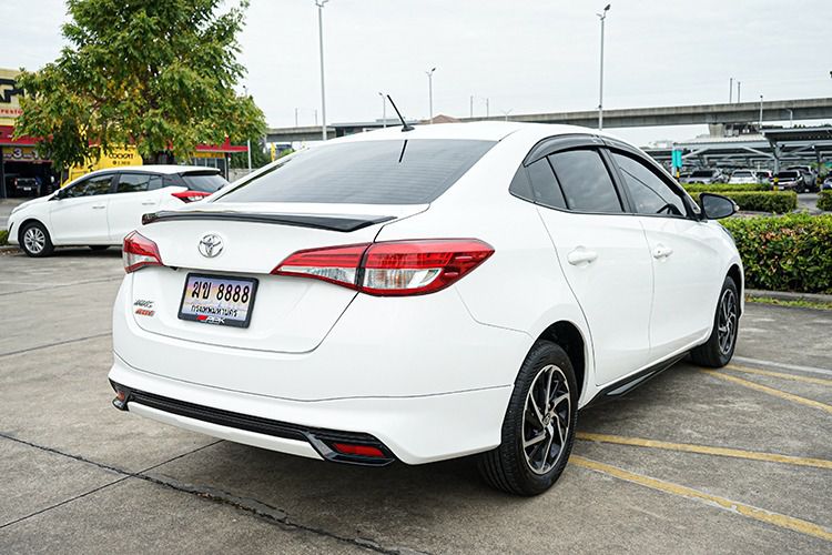 Toyota Yaris ATIV 2021 1.2 Sport Sedan เบนซิน ไม่ติดแก๊ส เกียร์อัตโนมัติ ขาว รูปที่ 3