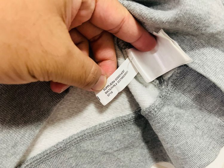 เสื้อกันหนาว POLO RALPH LAUREN แท้ 💯 size M lady ขนาด อก 20 ยาว 25 นิ้ว สภาพใหม่มาก ทรงสวย ดีเทลดี หายากน่าสะสมครับ รูปที่ 6