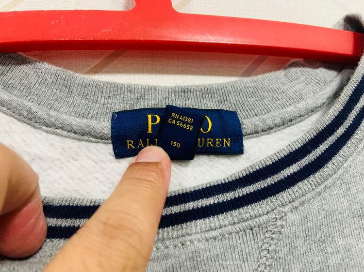 เสื้อกันหนาว POLO RALPH LAUREN แท้ 💯 size M lady ขนาด อก 20 ยาว 25 นิ้ว สภาพใหม่มาก ทรงสวย ดีเทลดี หายากน่าสะสมครับ รูปที่ 4