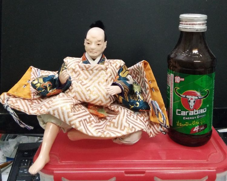 4430-ของสะสมตุ๊กตาญี่ปุ่นในเทศกาลฮินะมัตสุริ เป็นตุ๊กตาซามูไรนั่ง ขนาดความกว้าง 6 นิ้วสูงรวม 5 นิ้ว (มีรอยบิ่นนิดนึงริมฝีปากบนล่างนะคะ) รูปที่ 5