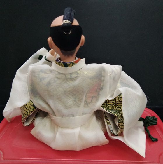 4408-ของสะสมตุ๊กตาญี่ปุ่นในเทศกาลฮินะมัตสุริ เป็นตุ๊กตาซามูไรชุดขาวนั่ง ขนาดความกว้าง 6 นิ้วสูงรวม 5 นิ้ว รูปที่ 4