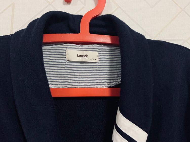 เสื้อกันหนาว FAMOCK แท้ 💯 size L ขนาด อก 22 ยาว 27 สภาพใหม่มาก ดีเทลสวย ผ้าหนานุ่ม รายละเอียดดีหายากน่าสะสมครับ รูปที่ 3