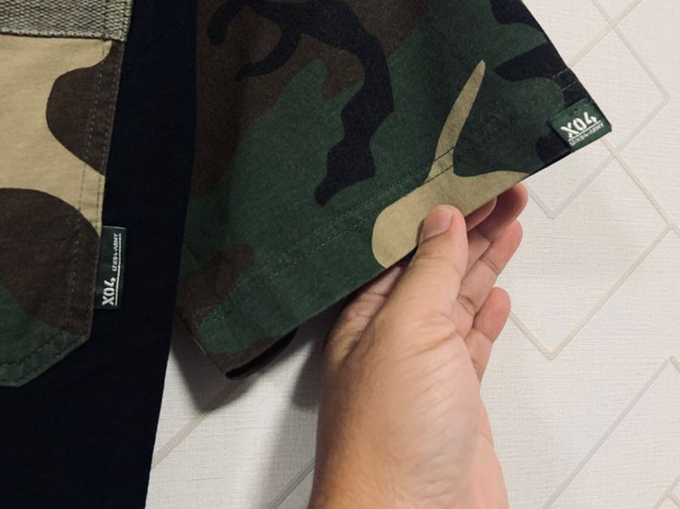 เสื้อยืด izzue x ARMY กระเป๋าอกซ้าย แท้ 💯 size M ขนาด อก 20.5 ยาว 27 นิ้ว สภาพดีมาก ดีเทลสวย เนื้อผ้าดีมากนิ่มใส่สบาย หายากน่าสะสมครับ รูปที่ 3