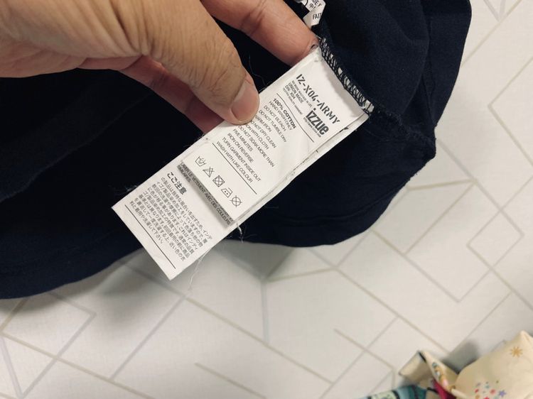 เสื้อยืด izzue x ARMY กระเป๋าอกซ้าย แท้ 💯 size M ขนาด อก 20.5 ยาว 27 นิ้ว สภาพดีมาก ดีเทลสวย เนื้อผ้าดีมากนิ่มใส่สบาย หายากน่าสะสมครับ รูปที่ 6