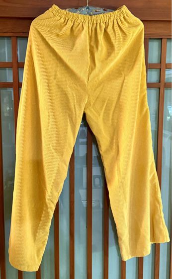 กางเกงผ้าลูกฟูกสีเหลือง ทรงใส่ปล่อยสบาย ด้านหน้าตะขอ ด้านหลังเอวยางยืด สภาพดี ใส่ถ่ายรูปสีสวยสดใส รูปที่ 5