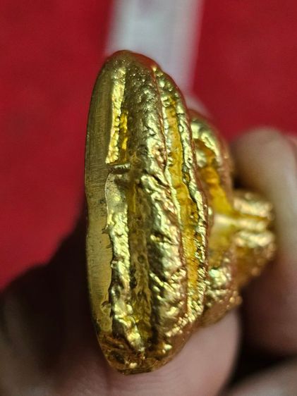 พระปิดตาหลวงปู่แก้ววัดเครือวัลย์เนื้อทองเหลืองเปียกทองคำแท้พิมพ์หลังแบบ จังหวัดชลบุรี รูปที่ 3