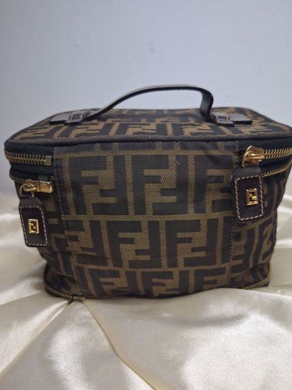 หายาก แรร์ไอเทม FENDI Zucca Canvas Vanity Cosmetics Pouch Brown Black vintage bag  รูปที่ 10