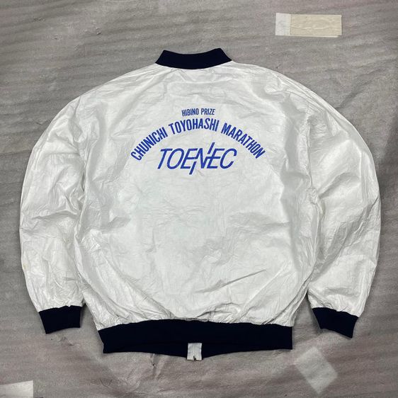 เสื้อแจ็คเก็ต สีขาวจั๊ว แท้ 💯 size วัดจริง ขนาด อก 23 ยาว 26 นิ้ว สภาพใหม่มาก สีขาว ทรงสวย ดีเทลดี เนื้อผ้าหนานิ่มมาก หายากน่าสะสมครับ รูปที่ 2