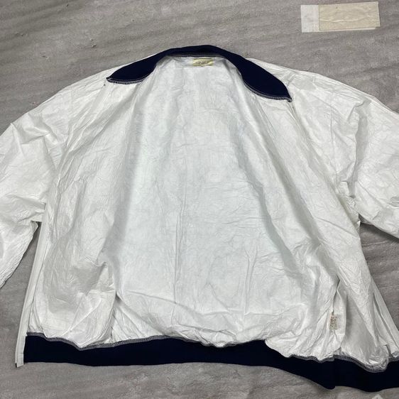 เสื้อแจ็คเก็ต สีขาวจั๊ว แท้ 💯 size วัดจริง ขนาด อก 23 ยาว 26 นิ้ว สภาพใหม่มาก สีขาว ทรงสวย ดีเทลดี เนื้อผ้าหนานิ่มมาก หายากน่าสะสมครับ รูปที่ 9