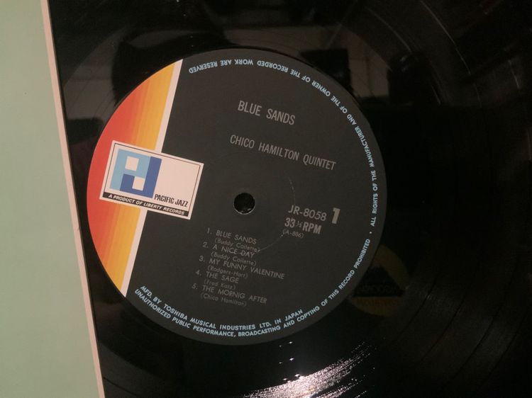 Jazz LP ขายแผ่นเสียงแจ๊สฟังง่าย The Chico Hamilton Quintet  Blue Sands Vinyl ส่งฟรี รูปที่ 2