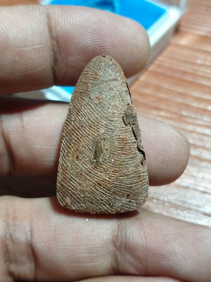 หลวงปู่ทวด พิมพ์ นั่งบัวใหญ่ หลังเม็ดข้าวสารหิน เนื้อว่านแดง รุ่นทูลเกล้า วัดห้วยมงคล ปี 47 พระดีปีลึก พิธีใหญ่ หายากแล้ว มี หลายองค์  รูปที่ 2