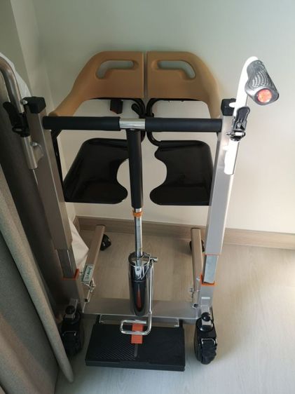 อุปกรณ์เพื่อสุขภาพ ขายรถเข็นเคลื่อนย้ายผู้ป่วย i move model2 ของใหม่ ลองแค่ครั้งเดียวผู้ป่วยตัวใหญ่มากใช้ไม่ได้ซื้อมา19, 500