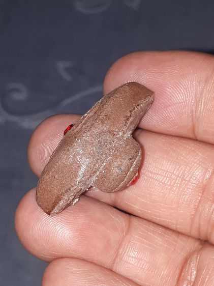 ดวงตาอาถรรพ์ เนื้อผงผสมแร่เหล็กน้ำพี้ พลอยสีแดง ปี 2525 (ของแท้ต้องมีกลิ่นน้ำหอม) หลวงพ่อผินะ ปิยะธโร วัดพระสนมลาว จ.สระบุรี เครื่องรางของท่ รูปที่ 4