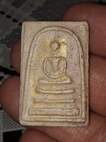 พระสมเด็จ วัดระฆัง พิมพ์ใหญ่นิยม รุ่นแรก เนื้อผงพุทธคุณ เนื้อเน่า ผิวพระแห้ง มันเงา คราบไขขาว เกาะติด ดูง่ายๆ เป็นเอกลักษณ์สำคัญของพระที่มีอ รูปที่ 7