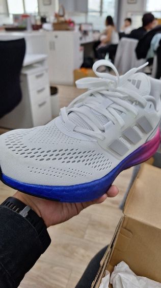 รองเท้าวิ่ง อื่นๆ ผู้ชาย ขาว รองเท้า Adidas Pureboost 22 ของใหม่ ขายถูกไซส์ 42 EU ไซส์ 8 UK