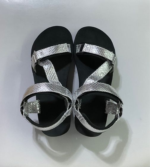 รองเท้าแตะรัดส้น UNIQLO รูปที่ 3