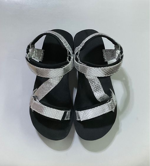 รองเท้าแตะรัดส้น UNIQLO รูปที่ 4