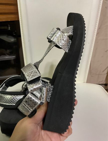 รองเท้าแตะรัดส้น UNIQLO รูปที่ 12