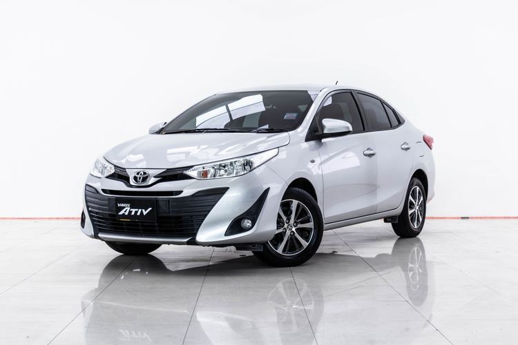 Toyota Yaris ATIV 2018 1.2 J Sedan เบนซิน ไม่ติดแก๊ส เกียร์อัตโนมัติ เทา รูปที่ 4