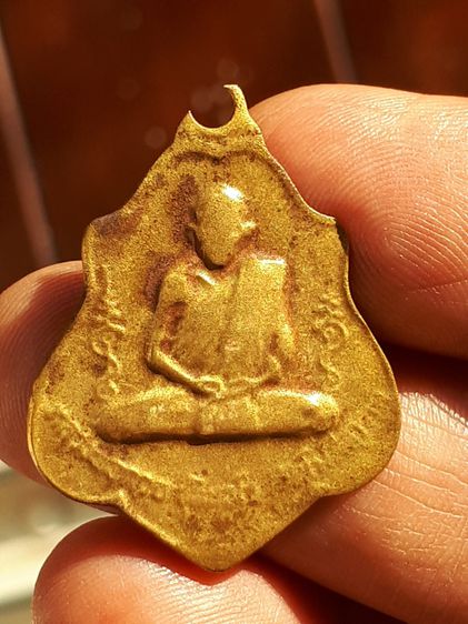 เหรียญหลวงพ่อกวย วัดโฆษิตาราม หลังหนุมาน ปี 2521 เนื้ออัลปาก้า สภาพใช้ เนื้อเดิมๆ ลักษณะเหรียญจะบาง เนื้อทองแดงแห้งและเก่า สีจะออกอมเหลือง ม รูปที่ 3