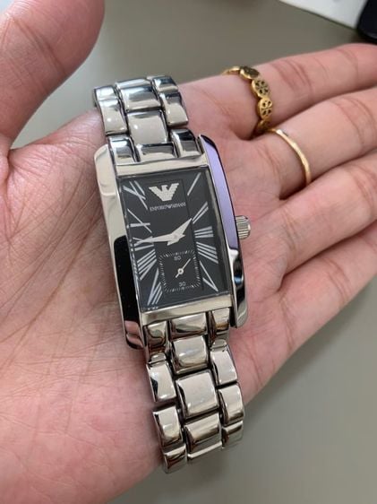 นาฬิกาอามานี่ Armani มือสอง ของแท้ สายสแตนเลส สวยหรู หน้าปัดสี่เหลี่ยมสีดำ size 25x30mm. ใส่ได้ทั้งชายและหญิง