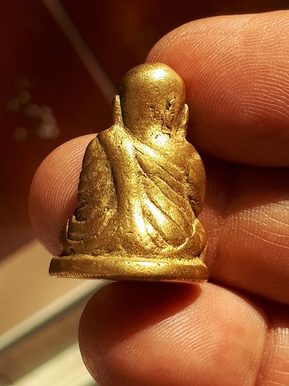 รูปหล่อหลวงพ่อเงิน รุ่นแรก พิมพ์นิยม วัดบางคลาน จ.พิจิคร เนื้อโลหะผสมแก่ทอง ผิวออกสีทองคำ มีรอยตะไบหยาบๆ เดิมๆ เก่า แท้ หายากมาก รูปหล่อหลวง รูปที่ 2