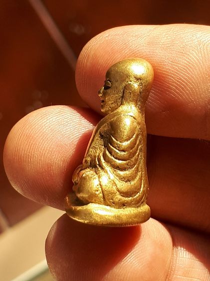 รูปหล่อหลวงพ่อเงิน รุ่นแรก พิมพ์นิยม วัดบางคลาน จ.พิจิคร เนื้อโลหะผสมแก่ทอง ผิวออกสีทองคำ มีรอยตะไบหยาบๆ เดิมๆ เก่า แท้ หายากมาก รูปหล่อหลวง รูปที่ 3