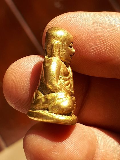 รูปหล่อหลวงพ่อเงิน รุ่นแรก พิมพ์นิยม วัดบางคลาน จ.พิจิคร เนื้อโลหะผสมแก่ทอง ผิวออกสีทองคำ มีรอยตะไบหยาบๆ เดิมๆ เก่า แท้ หายากมาก รูปหล่อหลวง รูปที่ 4