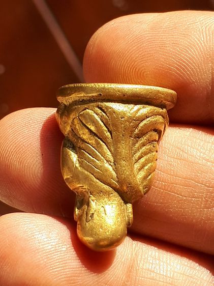 รูปหล่อหลวงพ่อเงิน รุ่นแรก พิมพ์นิยม วัดบางคลาน จ.พิจิคร เนื้อโลหะผสมแก่ทอง ผิวออกสีทองคำ มีรอยตะไบหยาบๆ เดิมๆ เก่า แท้ หายากมาก รูปหล่อหลวง รูปที่ 7