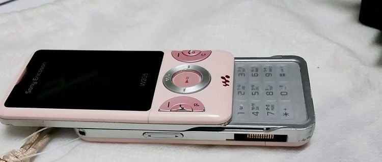 โทรศัพท์ปุ่มกด Sony Ericsson W205  รูปที่ 4