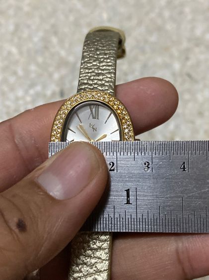 นาฬิกายี่ห้อ LYN  ของแท้มือสอง สายเดิม ยาวพันข้อมือ  ทองสวย  750฿ รูปที่ 6