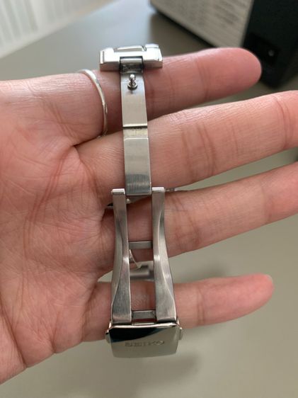 นาฬิกา Seiko ของแท้ มือสอง สภาพใหม่ ตัวเรือนสีเงิน หน้าปัดสีดำ สายสแตนเลส หน้าปัด 30mm. รูปที่ 6