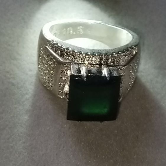 แหวนหยกพม่าดำส่องเขียว รูปที่ 5