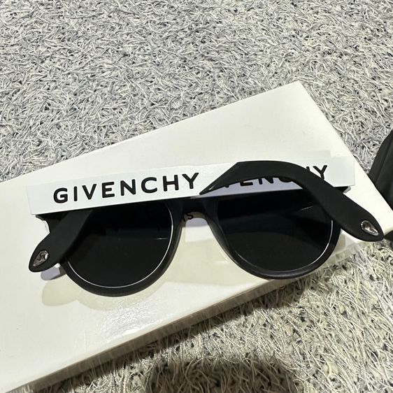 Like new Givenchy แว่นกันแดด รูปที่ 6