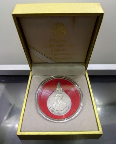 เหรียญไทย เหรียญที่ระลึกเฉลิมพระเกียรติ สมเด็จพระปิยะมหาราช ด้านหลังทรงเลิกทาส (ทรงกลม จปร) เนื้อเงิน วัดหัวลำโพง ปี2540 พร้อมกล่องเดิม