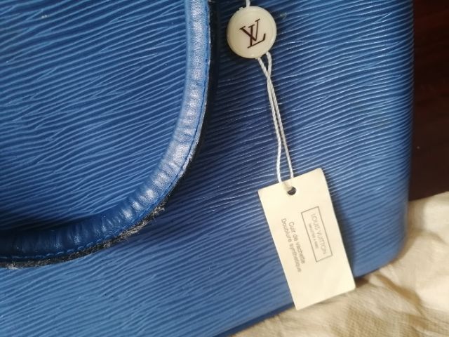 กระเป๋าถือ Louis Vuitton หนังแท้ สภาพดี ราคาพิเศษ ใช้น้อย รูปที่ 2