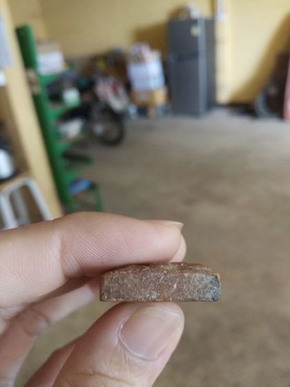 พระเนื้อดินประสาทขอม(พระขุนแผนอุ้มไก่พรายกุมารหลังพระหลวงปู่สรวง(เทวดาเดินดิน)(เนื้อดินแดง)(วัดไพรพัฒนา)(วัดภูตะแบง)(ศรีสะเกษปี2519))พระบ้าน รูปที่ 10