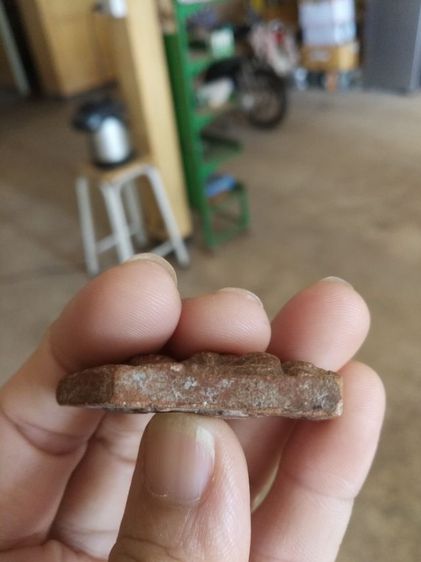 พระเนื้อดินประสาทขอม(พระขุนแผนอุ้มไก่พรายกุมารหลังพระหลวงปู่สรวง(เทวดาเดินดิน)(เนื้อดินแดง)(วัดไพรพัฒนา)(วัดภูตะแบง)(ศรีสะเกษปี2519))พระบ้าน รูปที่ 12